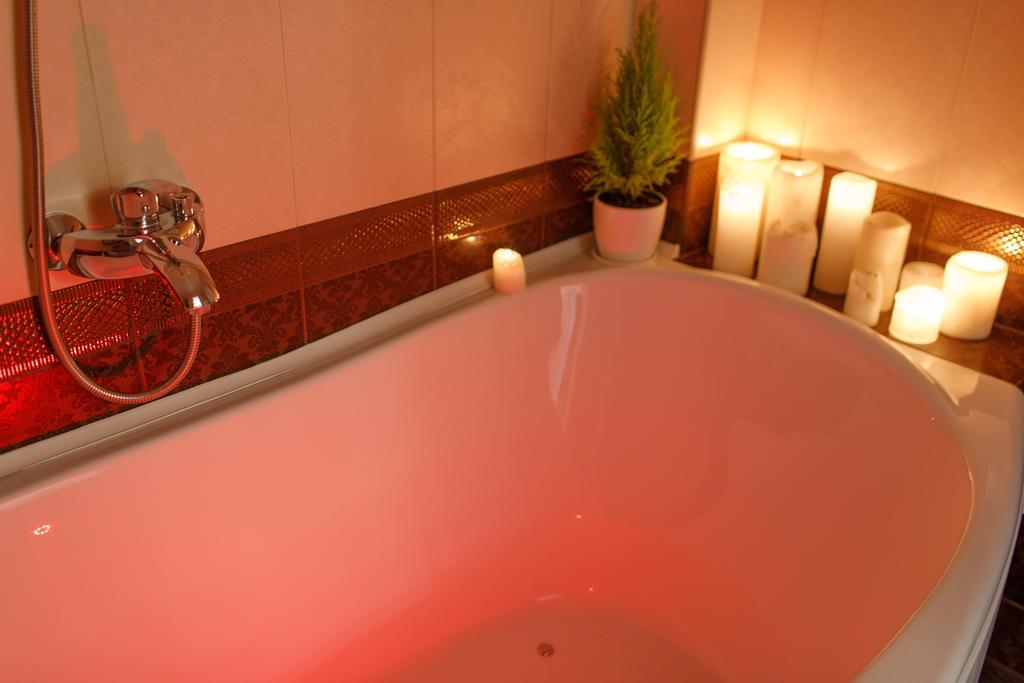 סומי Royal Suite Apartment With Jacuzzi מראה חיצוני תמונה