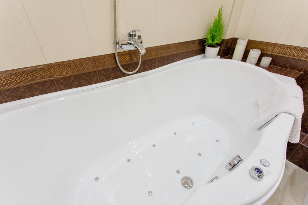 סומי Royal Suite Apartment With Jacuzzi מראה חיצוני תמונה