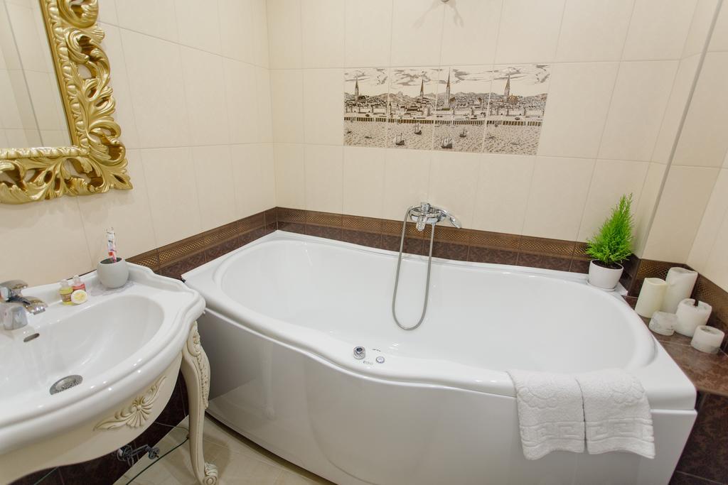סומי Royal Suite Apartment With Jacuzzi מראה חיצוני תמונה