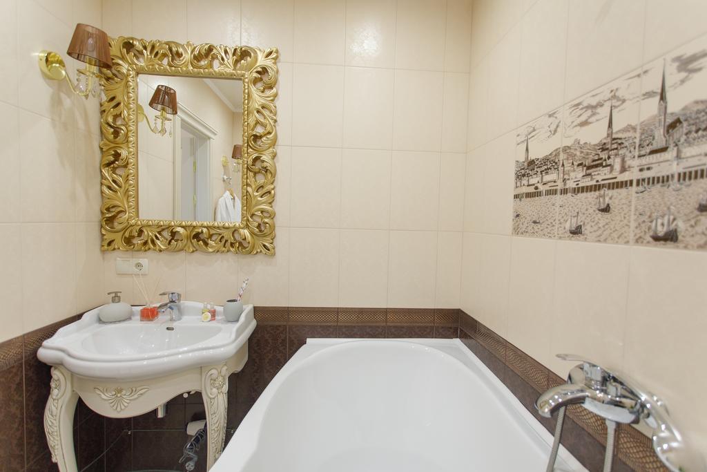 סומי Royal Suite Apartment With Jacuzzi מראה חיצוני תמונה