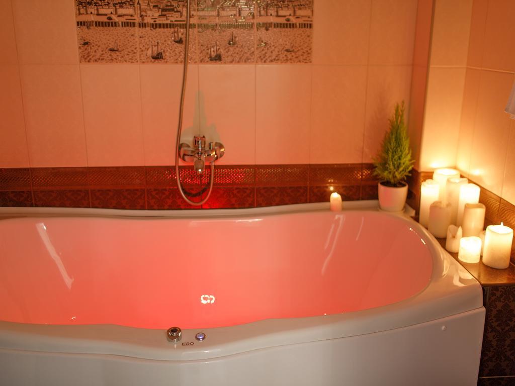 סומי Royal Suite Apartment With Jacuzzi מראה חיצוני תמונה